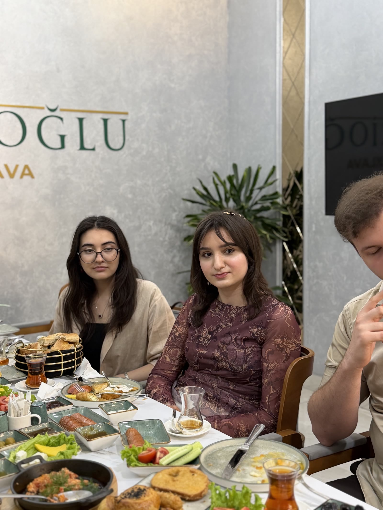 Səhər yeməyi & oxu — iştirakçılar