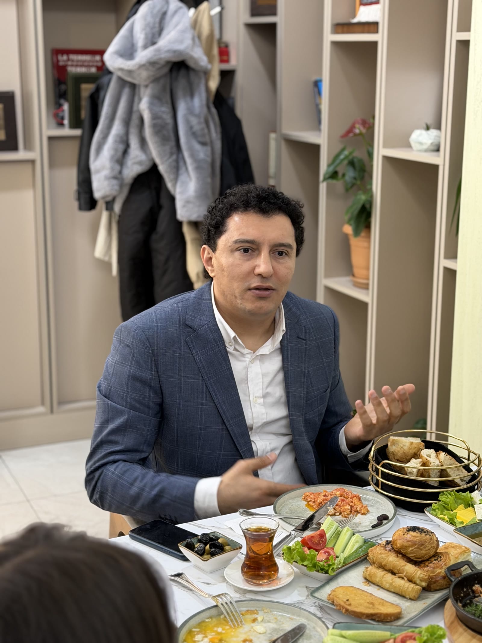 Səhər yeməyi & oxu — iştirakçılar