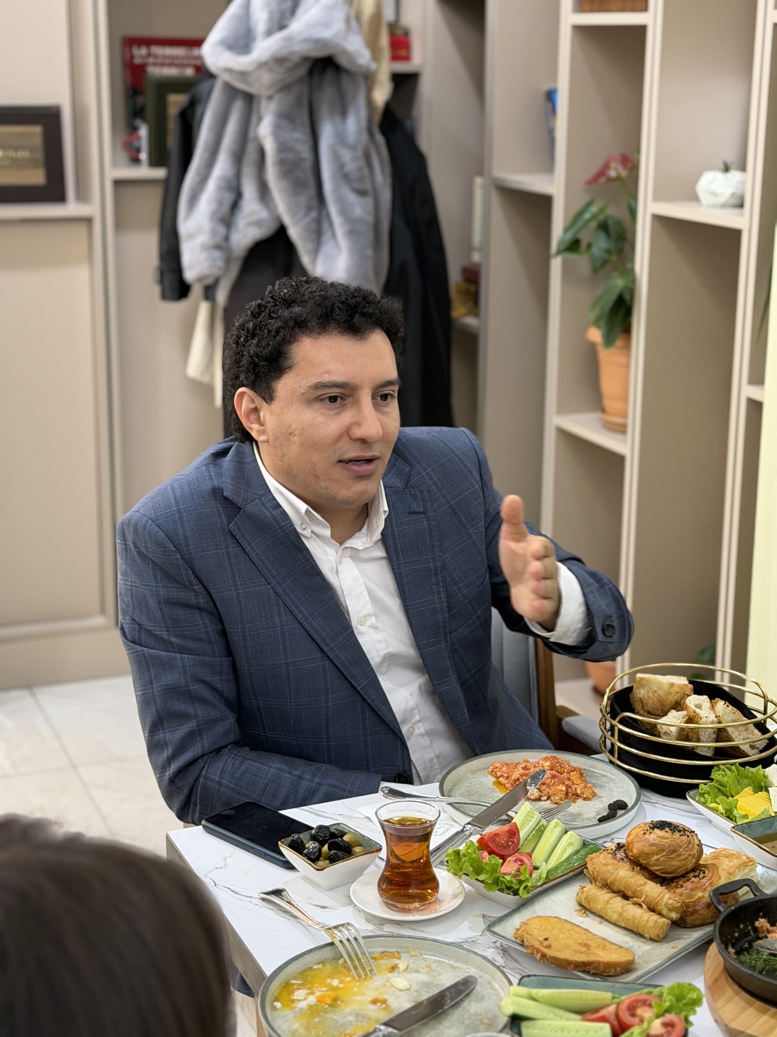 Səhər yeməyi & oxu — iştirakçılar