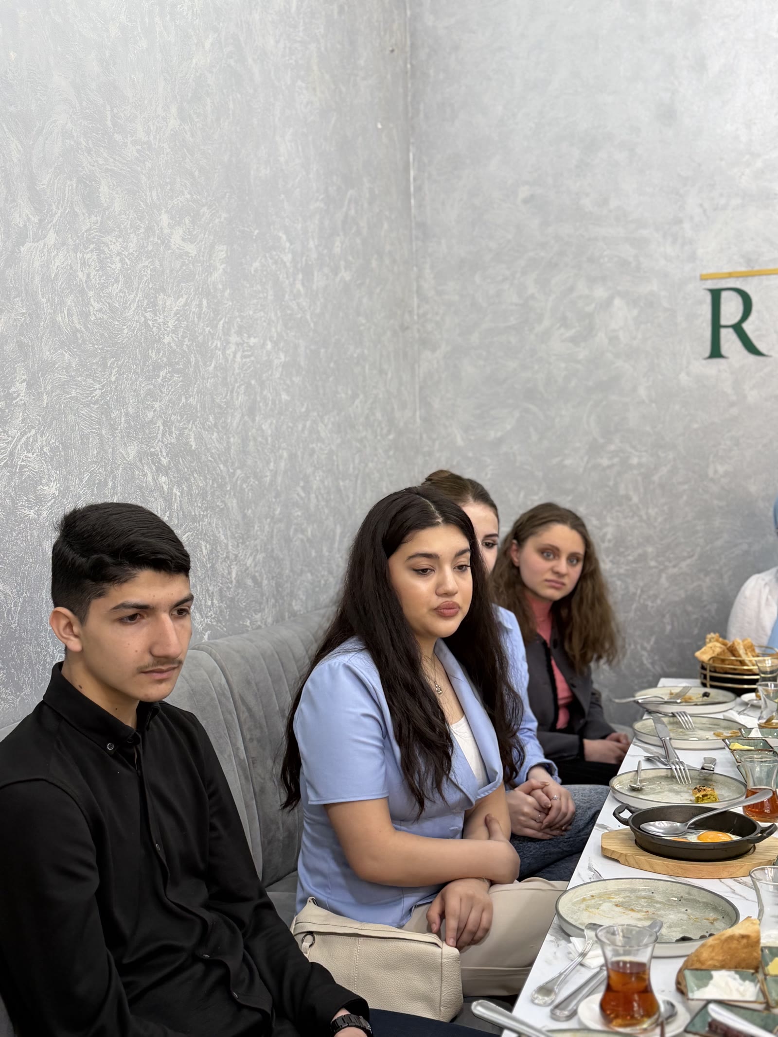 Səhər yeməyi & oxu — iştirakçılar