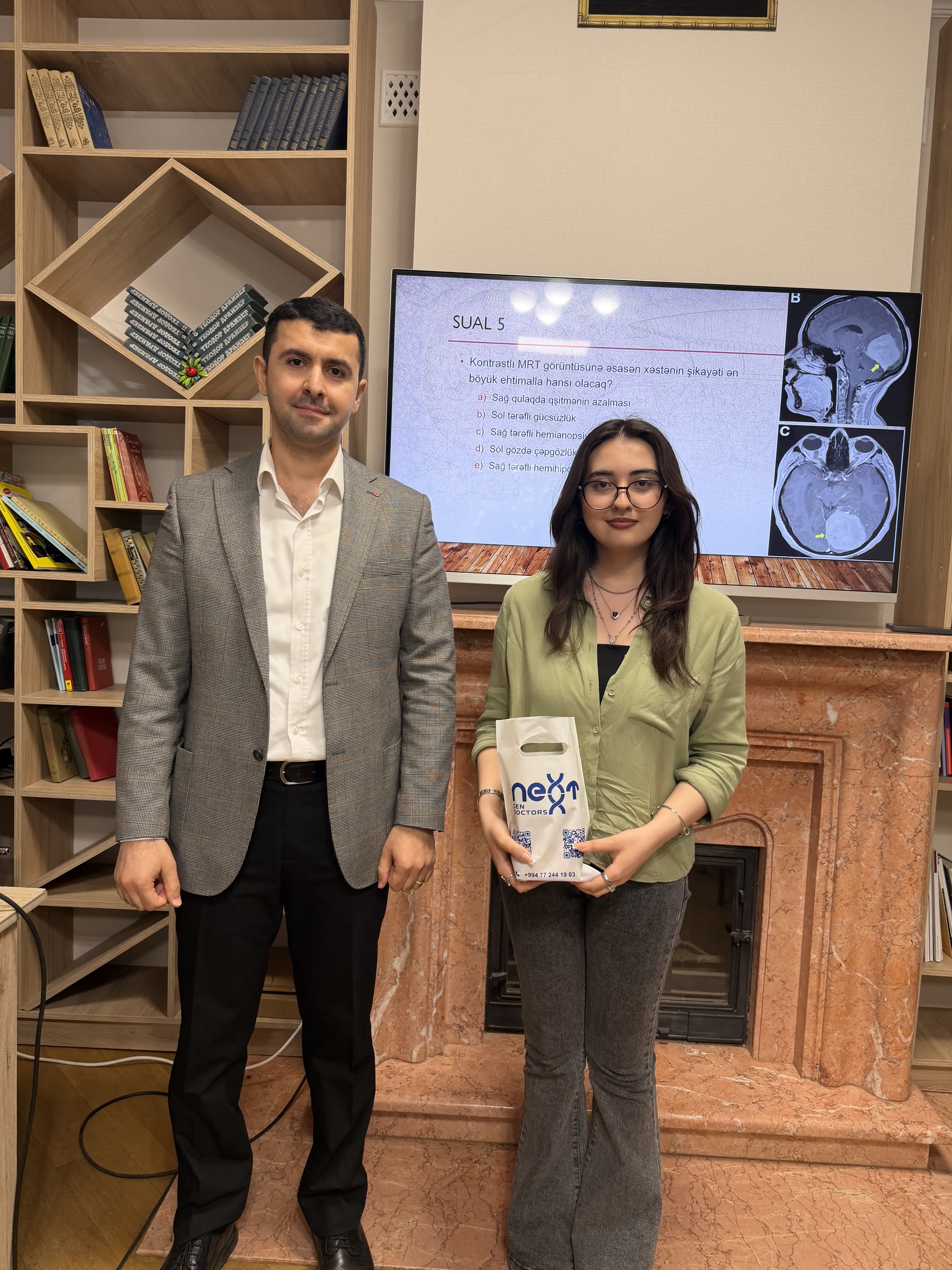 Dr. Ruslan seminarı — sertifikat təqdimatı