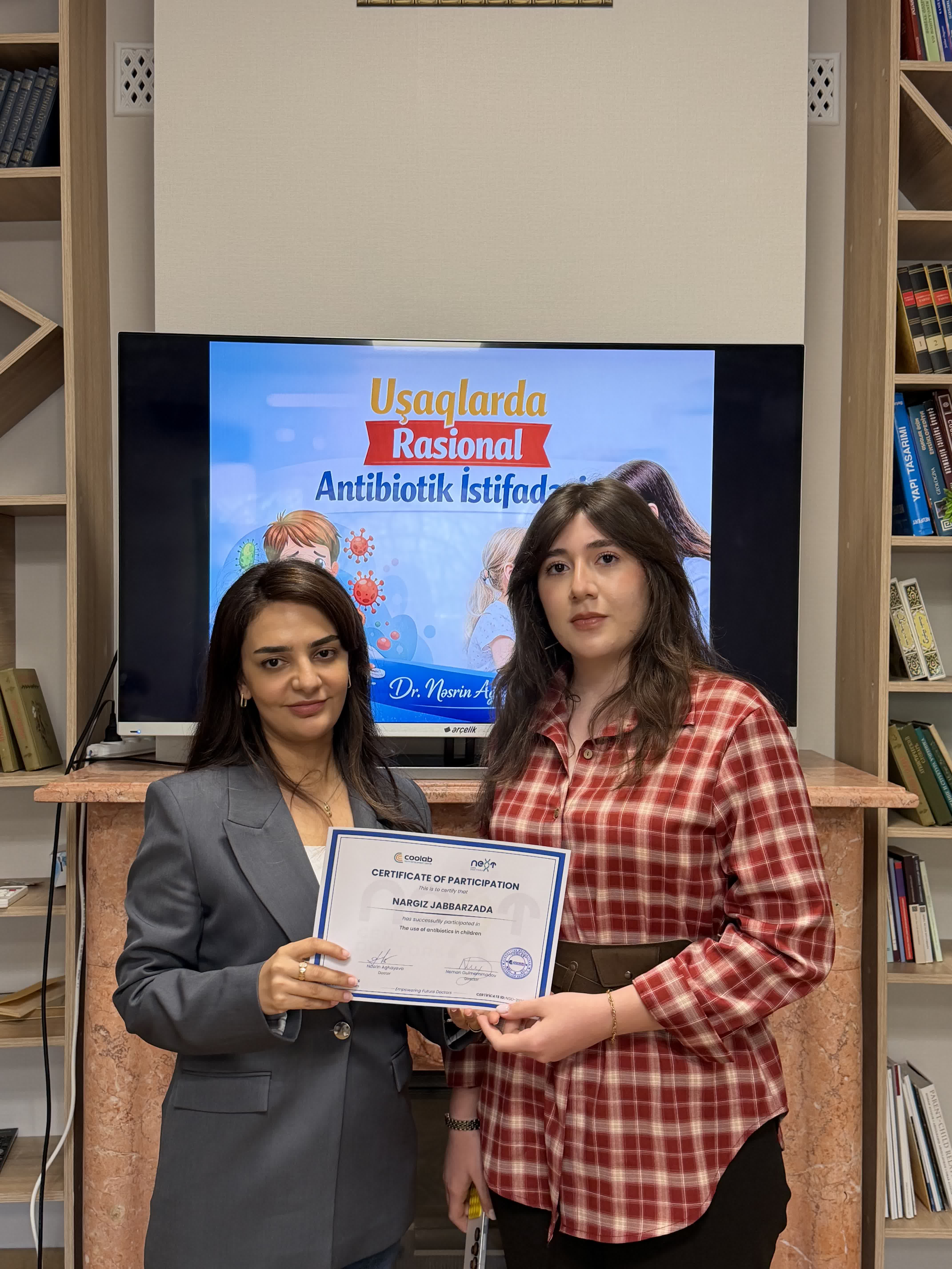 Nəsrin Ağayeva seminarı — sertifikat təqdimatı